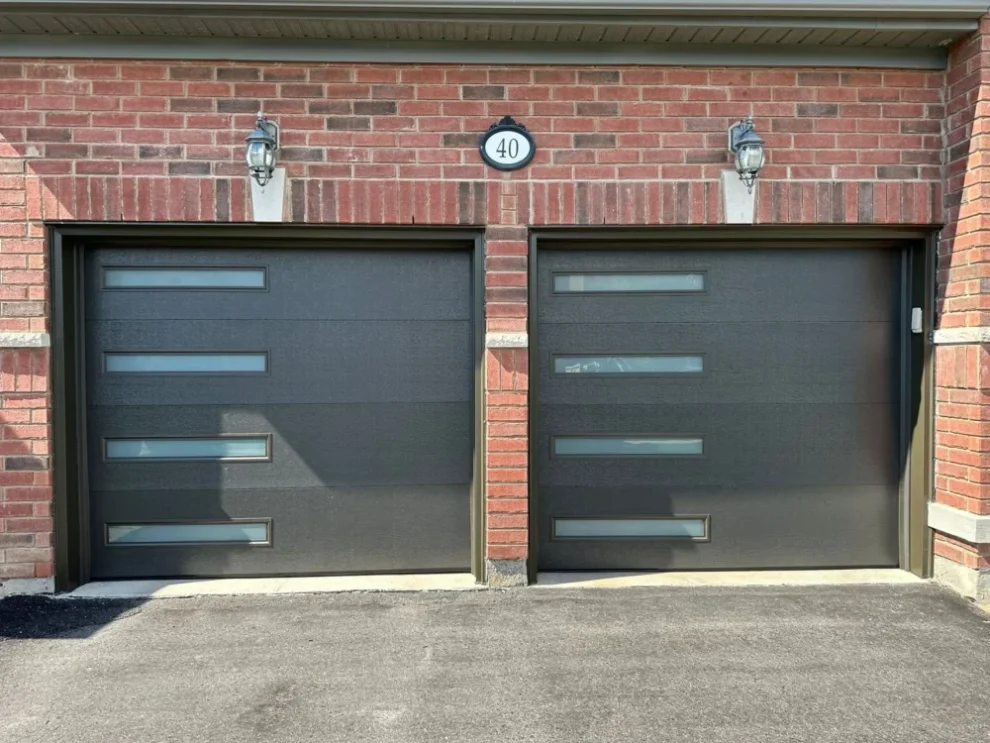 Modern Flush Garage Door Niagara Region